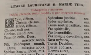 Fragment tekstu z Litanią Loretańską, widoczne wezwania i ozdobna inicjała.