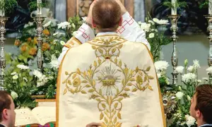 Od kiedy msze po polsku? Kluczowe zmiany w liturgii katolickiej