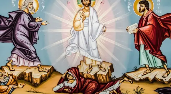 Ikona przedstawia przemienienie pańskie. Jezus w bieli jaśnieje, a obok niego Mojżesz i Eliasz. Uczniowie leżą na ziemi oślepieni blaskiem.