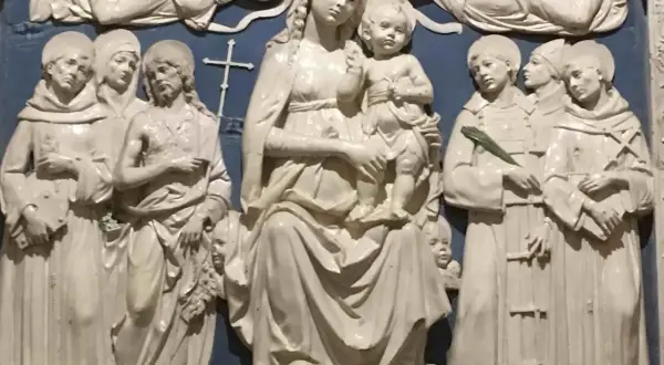 Madonna z Dzieciątkiem i świętymi, aniołowie koronują ją. Scena jak z Psalmu 47, pełna boskiej chwały.