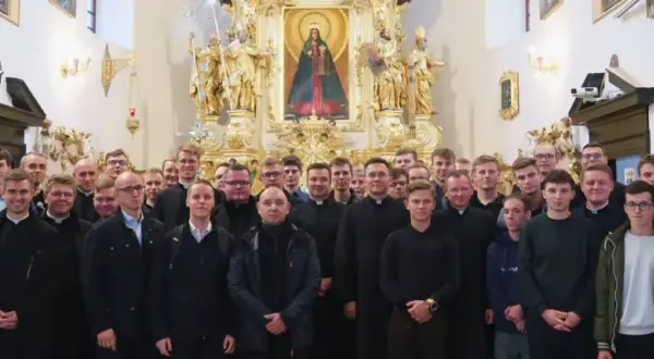 Sanktuarium Matki Bożej Kodeńskiej: historia, msze i praktyczne wskazówki dla pielgrzymów