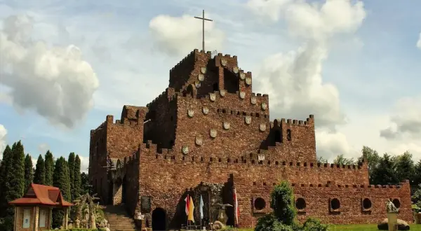 Sanktuarium w Kałkowie-Godowie: historia, pielgrzymki i praktyczne wskazówki dla odwiedzających