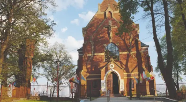 Sanktuarium św. Andrzeja Boboli w Strachocinie – historia, zwiedzanie i praktyczne wskazówki