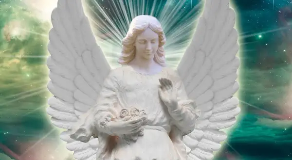 Anioł Uriel w białej szacie, z bukietem róż w dłoni, otoczony kosmicznym blaskiem.