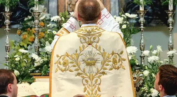 Od kiedy msze po polsku? Kluczowe zmiany w liturgii katolickiej