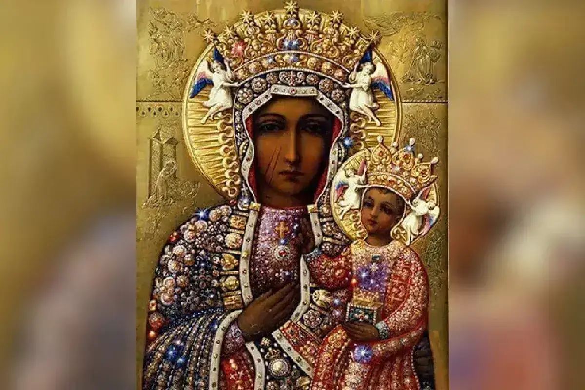 Ikona Matki Boskiej z Dzieciątkiem, ozdobiona klejnotami, przypomina o świętej Jadwidze i jej pobożności.