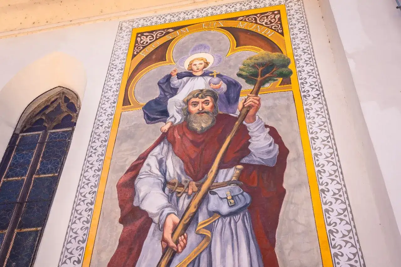 Święty Krzysztof z Dzieciątkiem Jezus na ramionach. Inspiracja dla imiona do bierzmowania męskie.