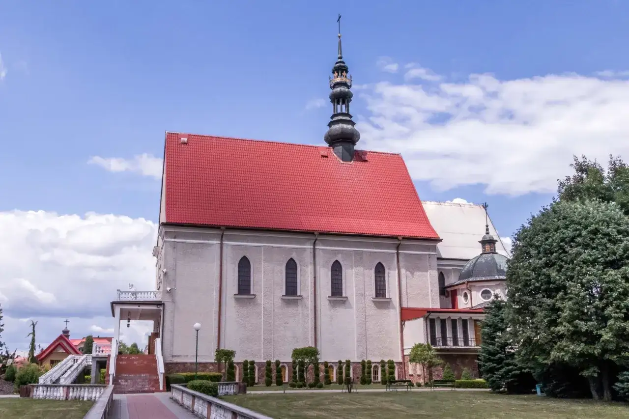 Zdjęcie Sanktuarium w Kałkowie-Godowie: historia, pielgrzymki i praktyczne wskazówki dla odwiedzających