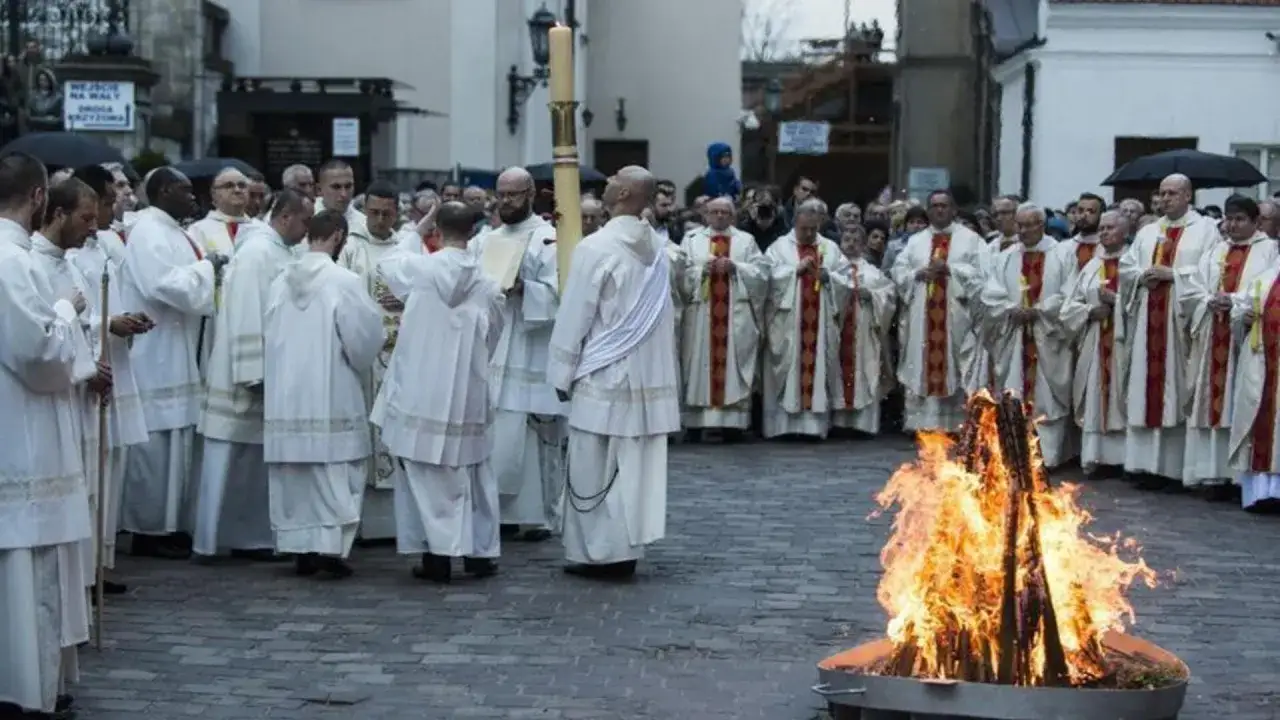 Zdjęcie Czy msza w Wielką Sobotę naprawdę zastępuje niedzielną?